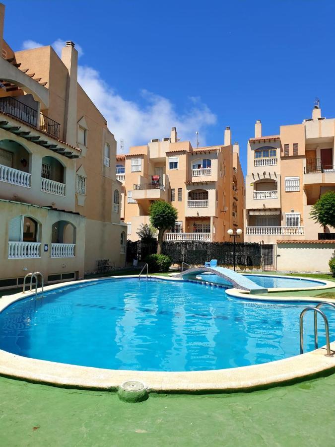 Seascape - Tranquil Studio Apartment Torrevieja Eksteriør billede