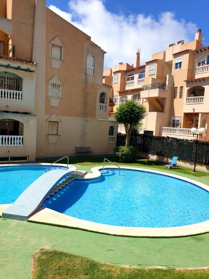 Seascape - Tranquil Studio Apartment Torrevieja Eksteriør billede